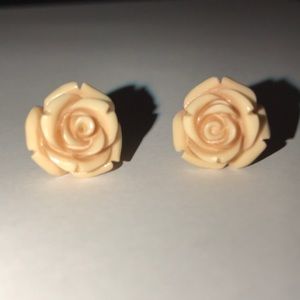 Francesca’s floral rose earring